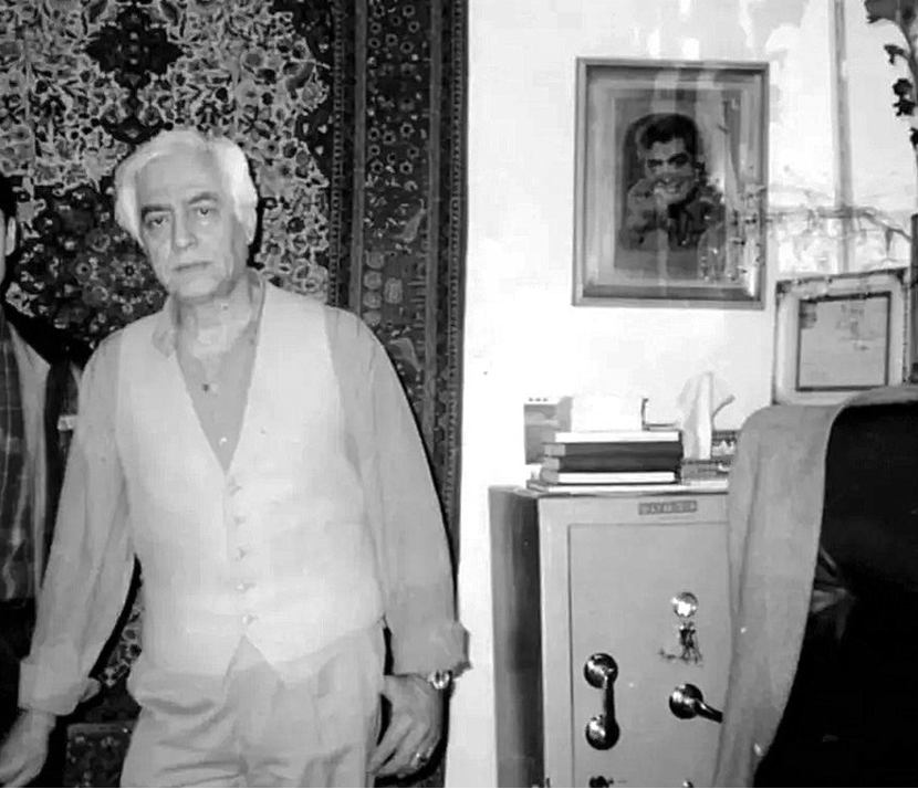 Figure 32: Fardīn at his shop in Vanak Square, Tehran, during the early 1990s
 
