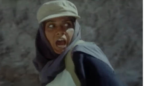Figure 1: Maryam’s reaction to the approach of an Iraqi soldier. Still from The Survivors (Nijāt-yāftagān), directed by Rasūl Mullāqulīpūr, 1996.