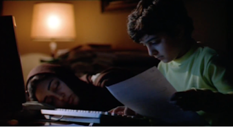 Figure 9: Sa‛īd finishing his mother’s work at night. Still from M for Mother (Mīm misl-i mādar), directed by Rasūl Mullāqulīpūr, 2006.