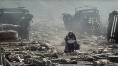 Figure 10: Maryam and Rizā crossing a field of war. Still from The Survivors (Nijāt-yāftagān), directed by Rasūl Mullāqulīpūr, 1996.