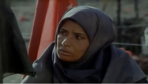 Figure 16: Maryam looking at the chaos after the landmine explosion. Still from The Survivors (Nijāt-yāftagān), directed by Rasūl Mullāqulīpūr, 1996.