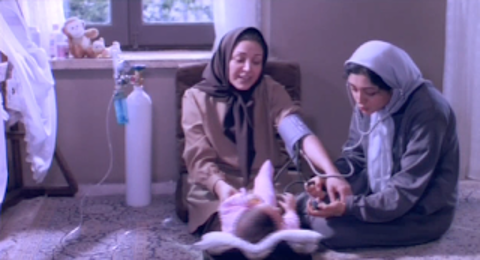 Figure 24: Sipīdah and her mother taking care of baby Sa‛īd. Still from M for Mother (Mīm misl-i mādar), directed by Rasūl Mullāqulīpūr, 2006.