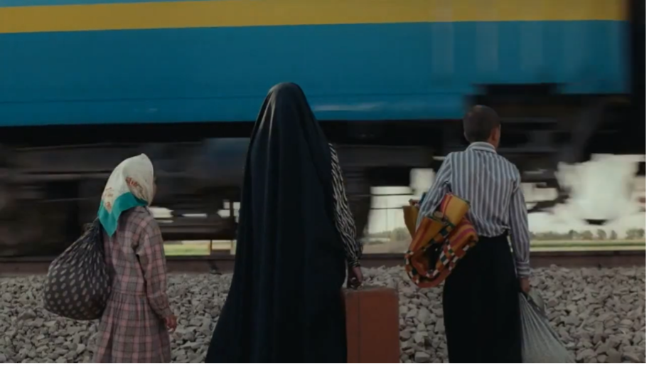 Figure 11: Still from the final scene of The Blue-Veiled (Rūsārī Ābī), directed by Rakhshān Banī-I‛timād, 1995 (01:24:58).