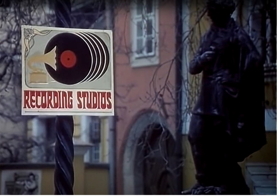 Figure 1: Still from the film Love Stricken (Dilshudigān), directed by ‘Alī Hātamī, 1992.