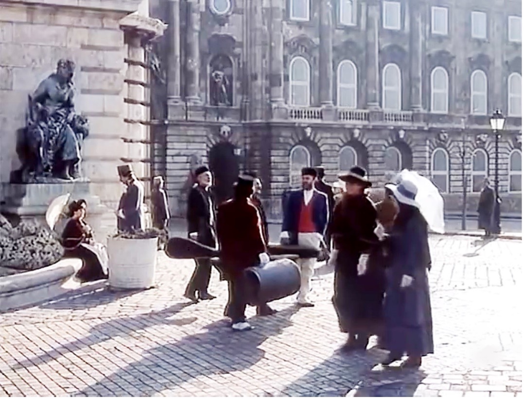 Figure 9: The musicians walking through the streets of Paris on their way to the recording studio, still from the film Love Stricken(Dilshudigān), directed by ‘Alī Hātamī, 1992.