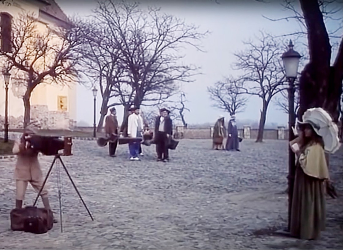 Figure 10: A female model posing for a photographer in a Parisian garden, still from the film Love Stricken (Dilshudigān), directed by ‘Alī Hātamī, 1992.