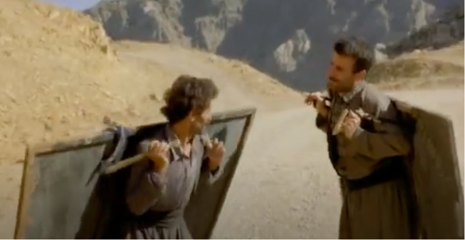 Figure 7: Volunteer teachers journey across villages, seeking to teach children how to read and write. The Blackboard (2000). Directed by Samira Makhmalbaf. Accessed via https://www.youtube.com/watch?v=RAcKdcj84N4  (00:07:31).