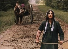 Figure 3: Sūsan Taslīmī holding the iconic sword in an early scene from The Ballad of Tārā (Charīkah-yi Tārā), directed by Bahrām Bayzā’ī, 1979.